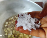 இத்தாலியன் ஸ்டைல் கார்லிக் சூப் வித் கிரோட்டன்ஸ் ரெசிபி ஸ்டேப் 3 புகைப்படம்