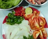 Gambar langkah 1 resipi Kerabu Maggi Thai.