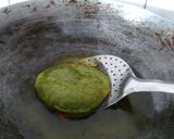 पालक की पूरी (Palak ki puri recipe in hindi) रेसिपी चरण 3 फोटो