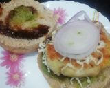 A picture of step 5 of Potato Tikki Cheese Burger.