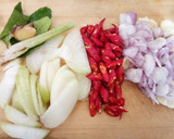 Foto langkah ke 2 dari resep Tumis ayam pedas.