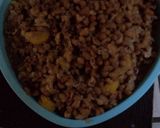 A picture of step 1 of Beans porriage With Red and Green Apple.