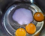 صورة لخطوة 2 من وصفة كيكة الكراميل والبرتقال المقلوبة 🍮🍊
