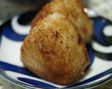 A picture of step 6 of Sauteed rice ball, with oil and soy sauce.