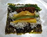 Foto langkah ke 18 dari resep Kimbap mini bahan lokal.
