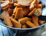 A picture of step 3 of Pumpkin ki sabji.