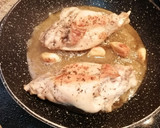 Foto del paso 3 de la receta: Muslos de conejo al vino fino (o manzanilla)