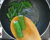 A picture of step 1 of Bhindi Punjabi Masala.