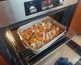 Foto del paso 4 de la receta: Muslos de pollo con vegetales