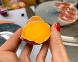 Foto del paso 3 de la receta: Huevos rotos con trufa negra y jamón ibérico