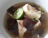 Foto langkah ke 2 dari resep Menu Diet GM hari ke 6, Sup tahu jamur kuping (makan siang).