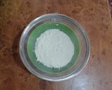 A picture of step 4 of Othmaliyeh or Kunafa with Cream.