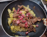 Foto del paso 2 de la receta: Calabacín relleno de setas con jamón, queso y sobrasada