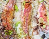 Foto del paso 4 de la receta: Salmonetes en salsa de puerros y almendras