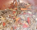 Foto del paso 3 de la receta: Fideos de arroz con hongos y ternera sin tacc 🍜