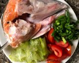 Hình bước làm 2 của món Canh chua đầu cá hồi