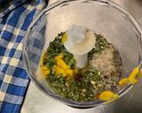 Une image de l'étape 3 de Sauce salade à la moutarde, prune, melfor et herbes.