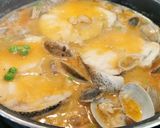 Foto del paso 6 de la receta Merluza a la vasca con langostinos