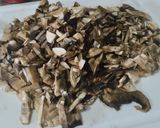 Foto del paso 2 de la receta: Salsa🍄‍🟫de champiñones🥙cremosa🥯🧄🧅