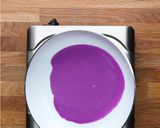 A picture of step 5 of Rainbow Crepe Cake.