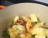 Foto del paso 5 de la receta Marmitako con atún y gambas en olla cocotte