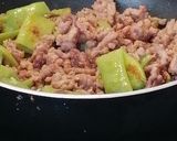 Foto del paso 5 de la receta Wok de judías verdes, carne picada y espinacas