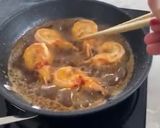 A picture of step 3 of Fired Fish & Prawns with Herbs.