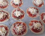 Foto del paso 2 de la receta Mini pizzas de masa de empanadillas