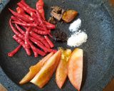 Foto langkah ke 1 dari resep Sambal Dadak Sunda.