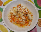 Foto del paso 2 de la receta: Huevos fritos con pétalos de caléndula. "Pon flores en tu boca"