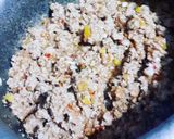 A picture of step 1 of Bhuna qeema.
