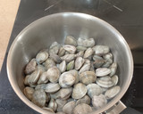 Foto del paso 2 de la receta: Lomos de merluza con almejas (económica)