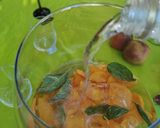 Foto del paso 3 de la receta: Bowl de Vino Rosé, Durazno y Albahaca