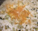 Foto del passaggio 7 della ricetta Risotto con zucchine, piselli e zafferano 🥒🫛💛