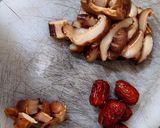 Foto langkah ke 2 dari resep Snow ear mushroom chicken soup (sup ayam obat cina).