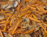 Foto del paso 3 de la receta: Pechuga de pavo en salsa de brandy con portobello y vegetales