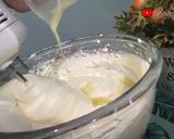 Foto langkah ke 5 dari resep Bolu gulung rainbow mini.