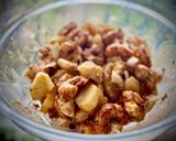 Foto del paso 5 de la receta Ensalada de langostinos al ajillo con patata y huevo duro