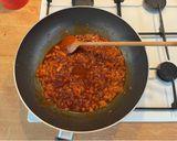 Fokhagymás sültoldalas savanyú káposztával és hagymás krumplival - FM konyhája recept fázis 7 fotója