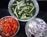 A picture of step 1 of Okra (Bhindi) Sabzi.