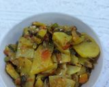 A picture of step 4 of Potato with spring onion.