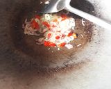 Foto langkah ke 2 dari resep Tumis kol goreng pedas.