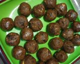 A picture of step 2 of Dates and dry fruits ladoo.