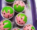Foto langkah ke 6 dari resep Cupcake Karakter Strawberry.