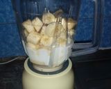 A picture of step 2 of Banana chocolate smoothie.