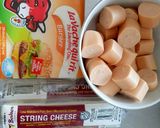 Hình bước làm 1 của món Gà xúc xích sốt phô mai