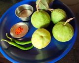 A picture of step 1 of Guava chilli Juice.