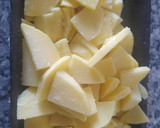 Foto del paso 1 de la receta: Huevos rotos con chistorra