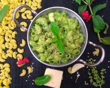 A picture of step 6 of Macaroni with creamy spinach sauce.