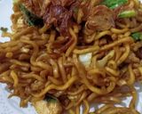 Foto langkah ke 6 dari resep Mie goreng otak otak bakso.